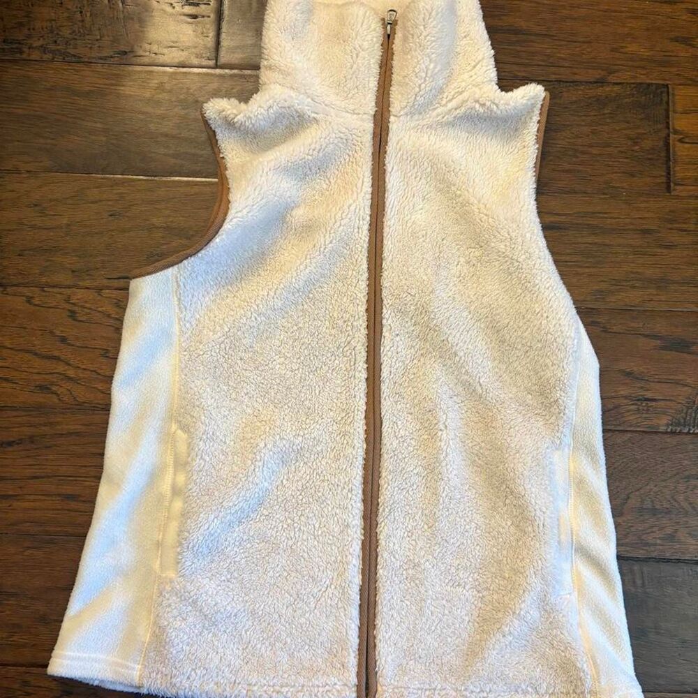 Chaps Women's White and Cream Gilet